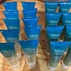 Lot of 18 travel size Disney H20 resorts Body Wash and Shampoo -